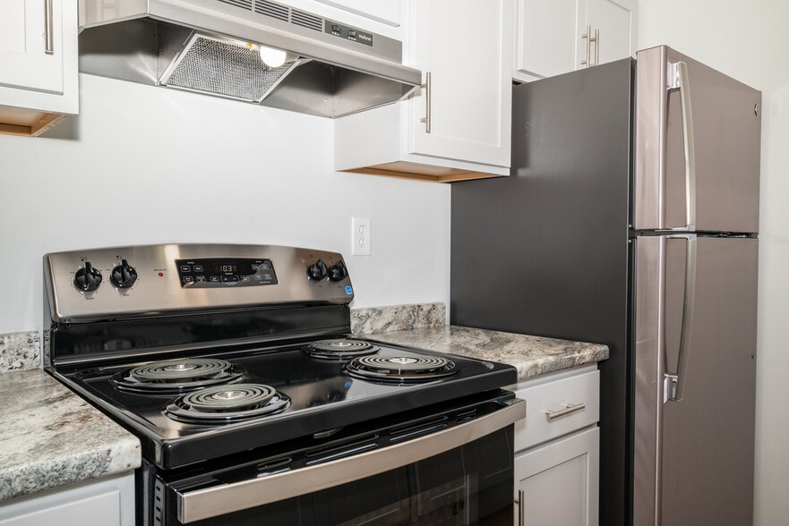 Building Photo - Riverview Tower Apartments