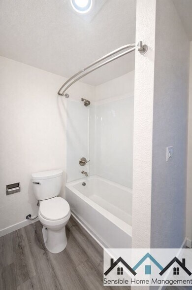 Building Photo - 1018 76 St Ct E