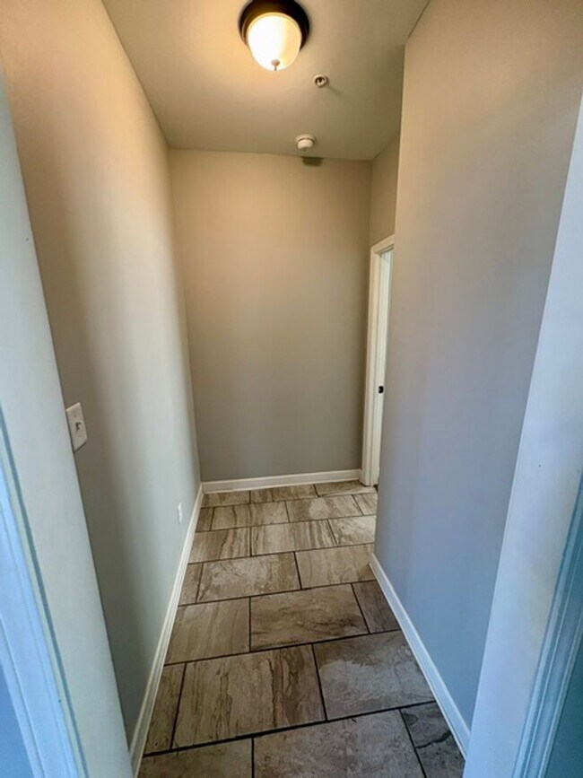 Building Photo - 8919 Glen Crossing