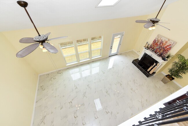 Building Photo - 15031 Kimberley Ct