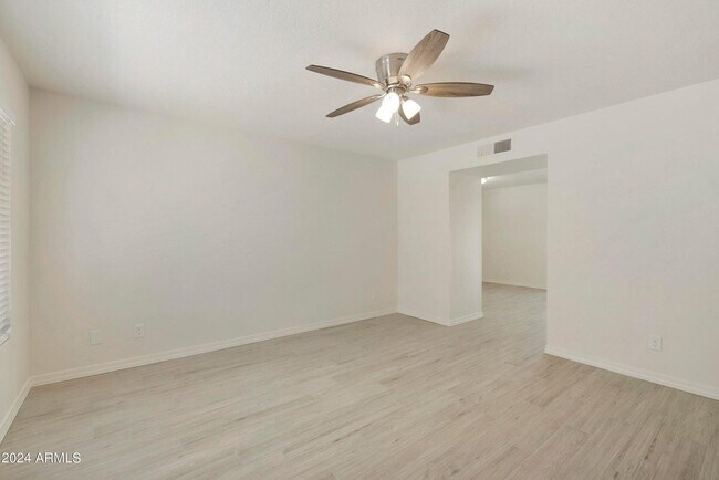 Building Photo - 3316 E Helena Dr