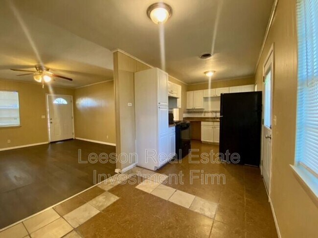 Building Photo - 9434 Woodcrest Dr