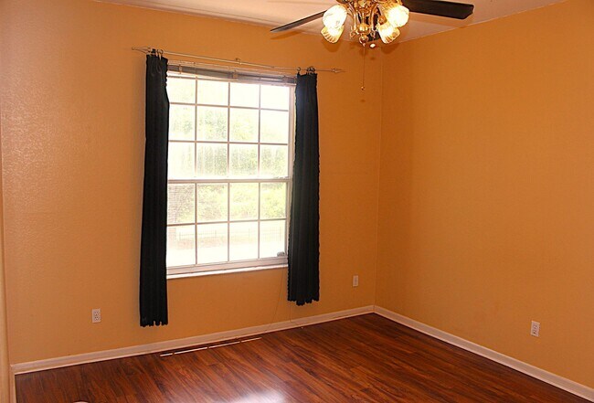 Building Photo - Lovely condo for Rent