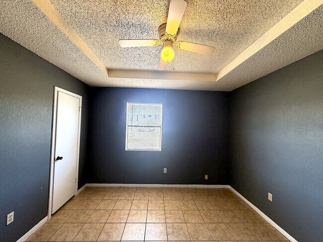 Building Photo - 306 North Dr