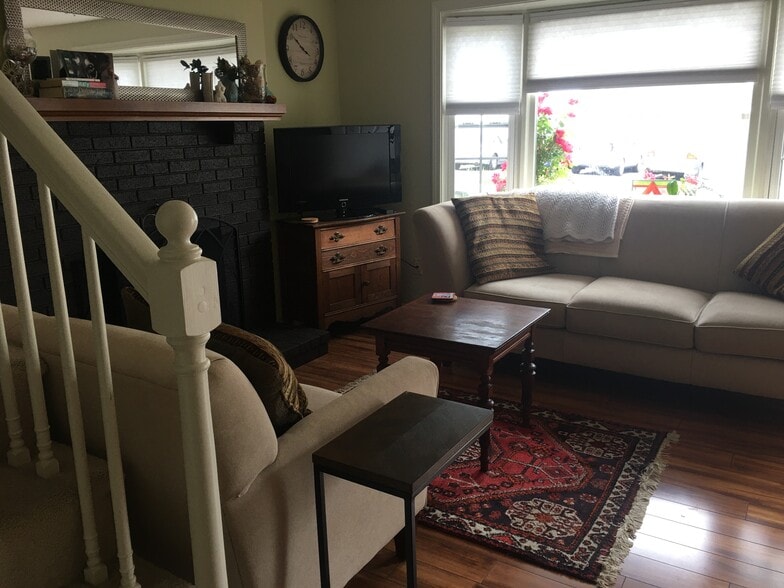 Living room - 13 Boylston Ln