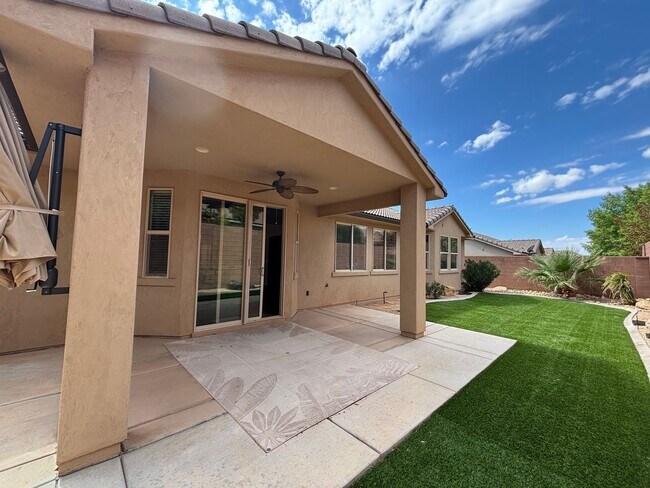 Building Photo - SPACIOUS HOME FOR RENT!