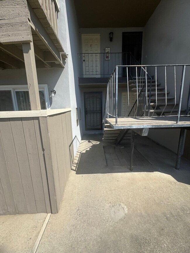Building Photo - 2340 Villanova Cir