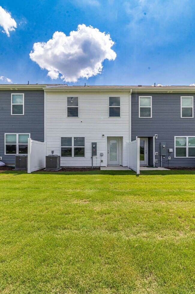 Building Photo - 211 Seymour Vlg Dr
