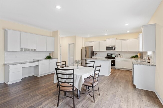 Building Photo - 4140 Bentwood Cove Dr