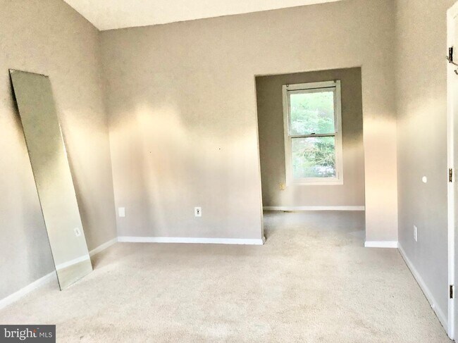 Building Photo - 2 Cinnabar Ct