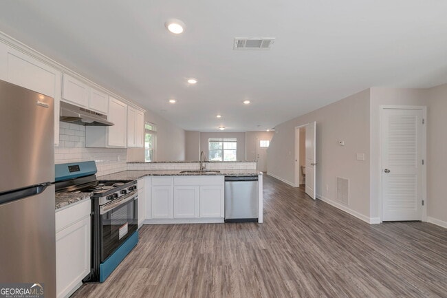 Building Photo - 328 Ashigan St