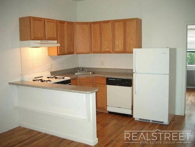 Building Photo - 438 Union St