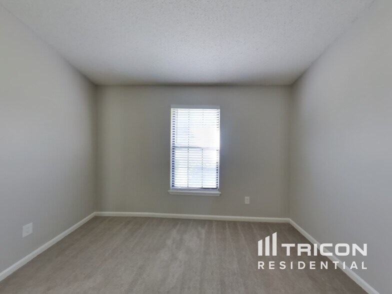 Building Photo - 955 Chalmet Ln