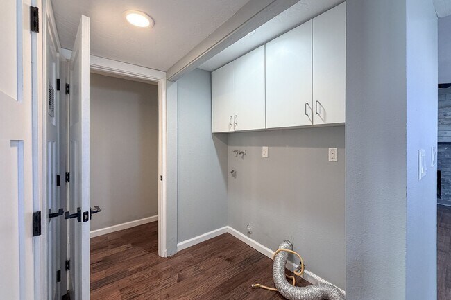 Building Photo - 4950 Nautilus St