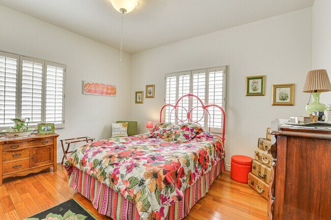 Building Photo - 107 W Windsor Ave