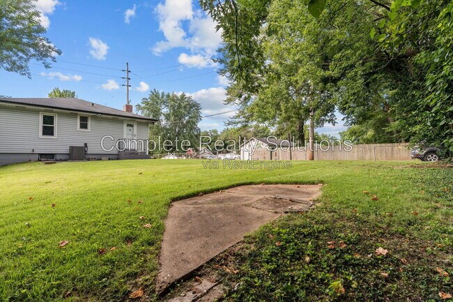 Building Photo - 201 Sadonia Ave