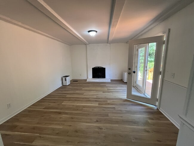 Building Photo - 5933 North Hills Dr