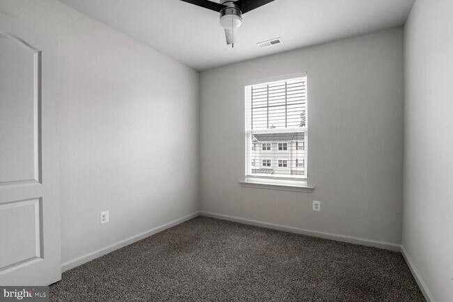 Building Photo - 2437 Drake Ln