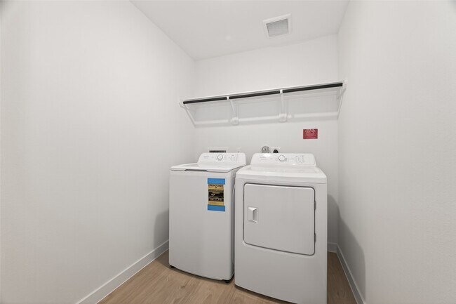 Building Photo - 3827 Langridge Dr