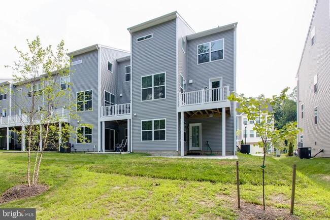 Building Photo - 2546 Buckthorn Dr