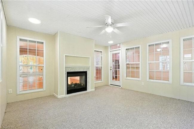 Building Photo - Earn Wealth While Leasing - Like a Homeown...