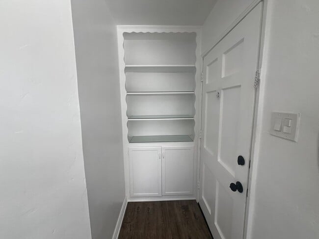 Building Photo - 5279 E The Toledo-Apt 5