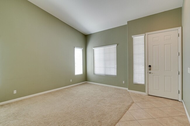 Building Photo - FANTASTIC 3 BEDROOM 2.5 BATH IN NORTH LAS ...
