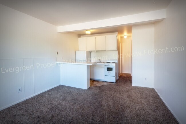 Building Photo - 2008 W Plum St