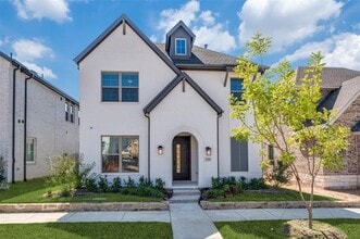 Building Photo - 3229 Abelia St