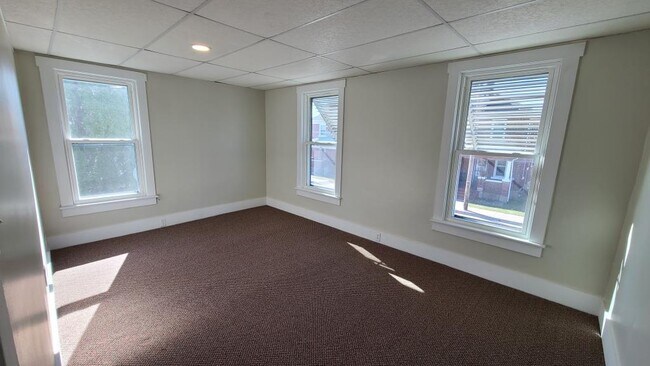 Building Photo - 315 N Market St