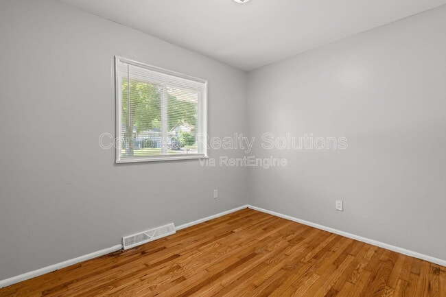 Building Photo - 10116 Crown Point Dr