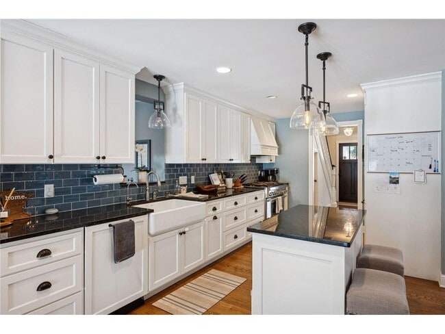 Building Photo - 5 Cooper Ave