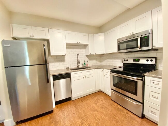 Building Photo - 180 Ledgewood Cir