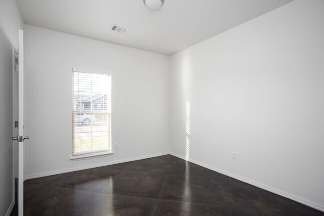Building Photo - 5614 Gonzaga Ln
