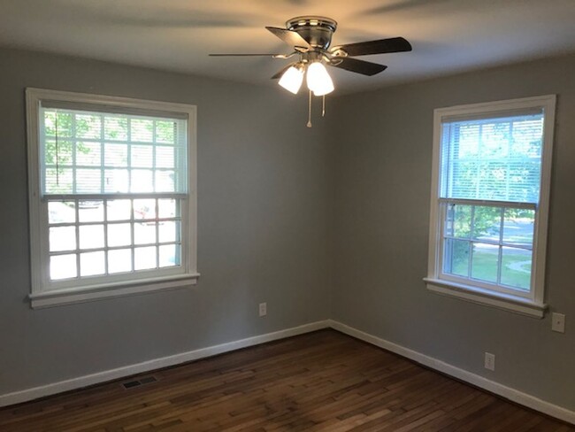 Building Photo - -- AVAILABLE JUNE 4TH -- 3 BR/ 1 BA Ranch ...