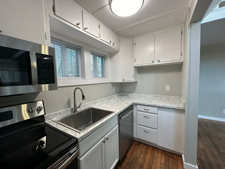 Kitchen - 6133 Brevard Rd