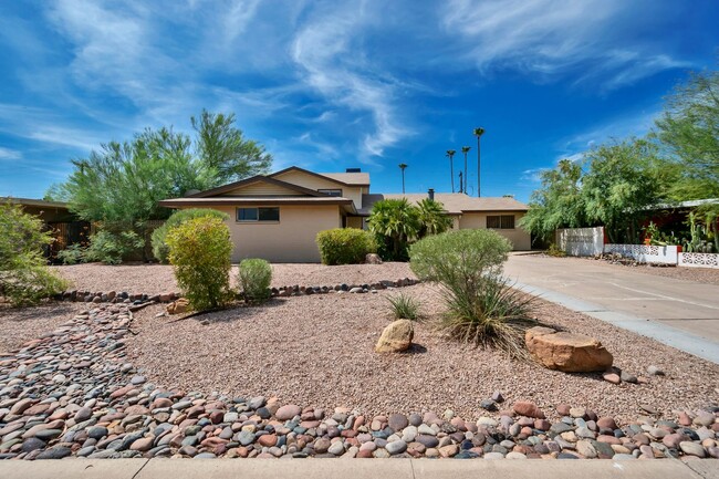 Building Photo - 6-Bedroom Residence Featuring Pool, Turf Yard & 2-Car Garage