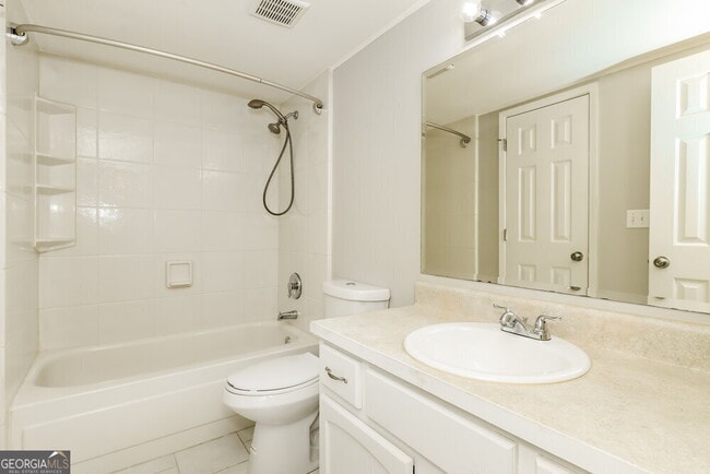 Building Photo - 2521 Country Lake Cir