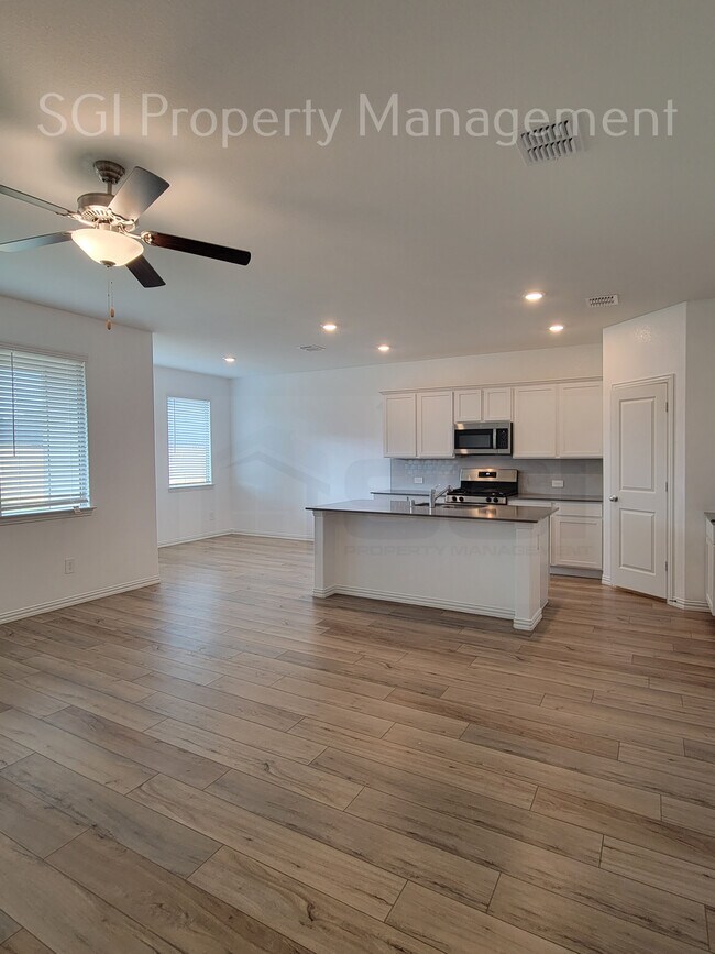 Building Photo - 3805 Thomas Plns Dr