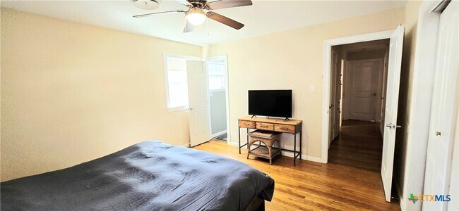 Building Photo - 2700 John Rd