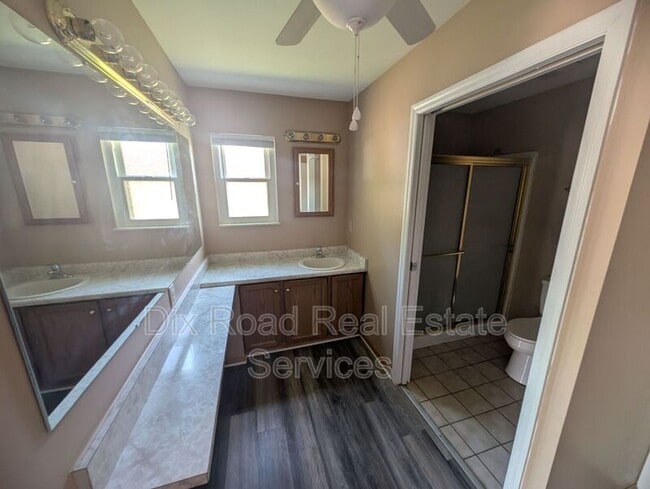 Building Photo - 8881 Davidgate Dr