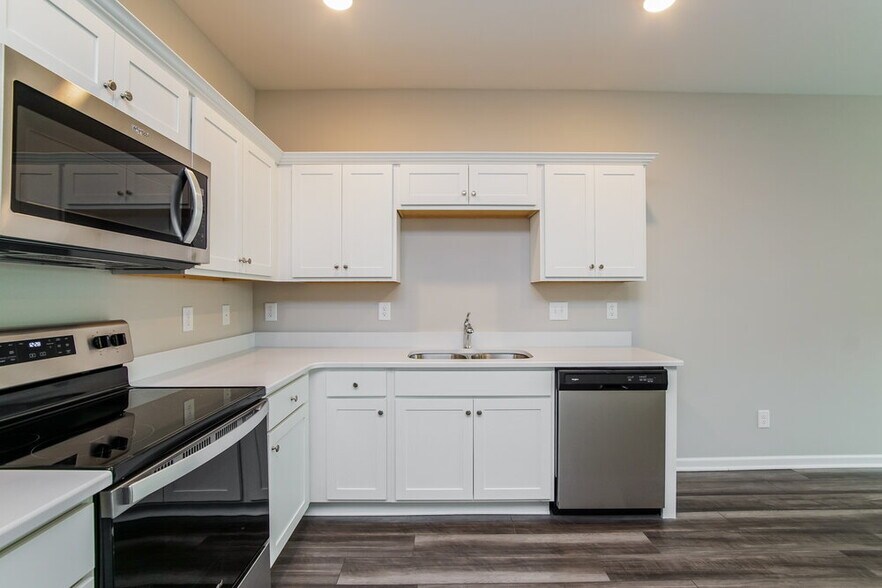 Building Photo - 544 Landing View Dr