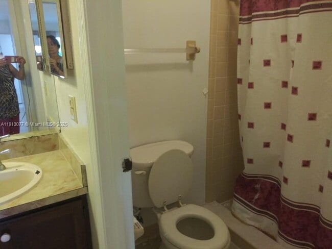 Building Photo - 428 Hunter Cir