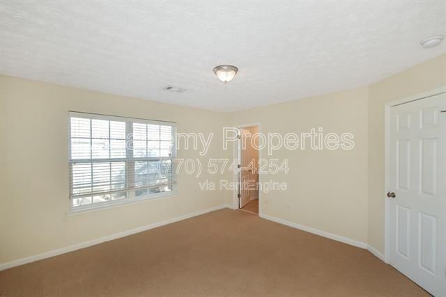 Building Photo - 4152 Park Chase Dr