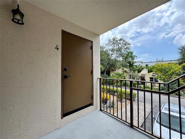 Building Photo - 1313 SW 8th Ct