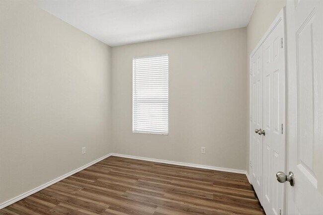 Building Photo - 137 Miracle Dr