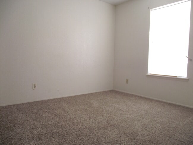 Building Photo - Northeast El Paso 2 bed