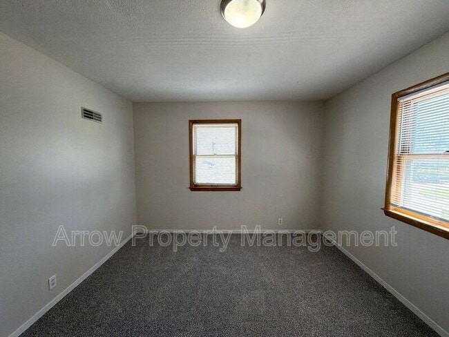 Building Photo - 1309 S 10th St
