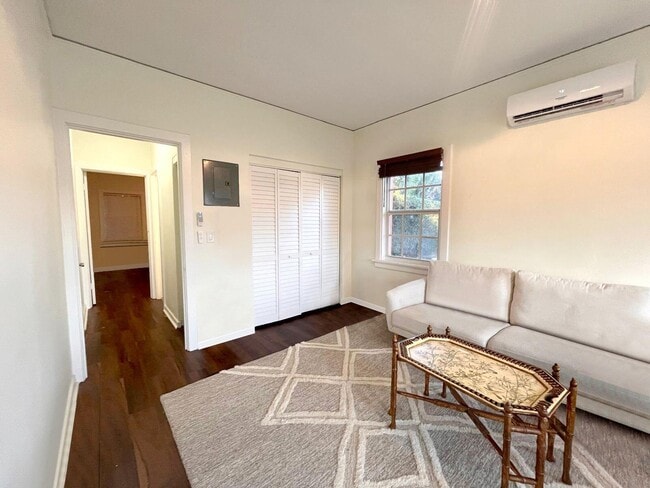 Building Photo - 623 Park Pl