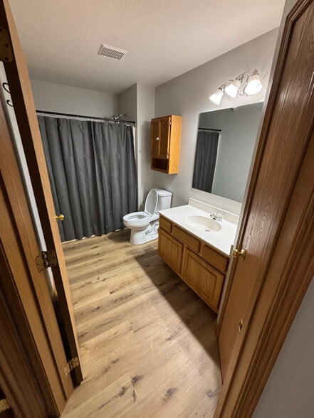 Building Photo - 5908 Sutton Pl